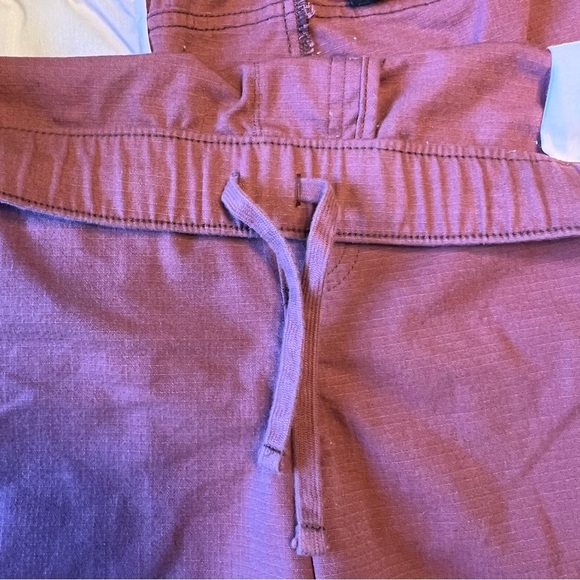 Carhartt women’s relaxed fit shorts. Size XL 16-18. - Picture 3 of 9
